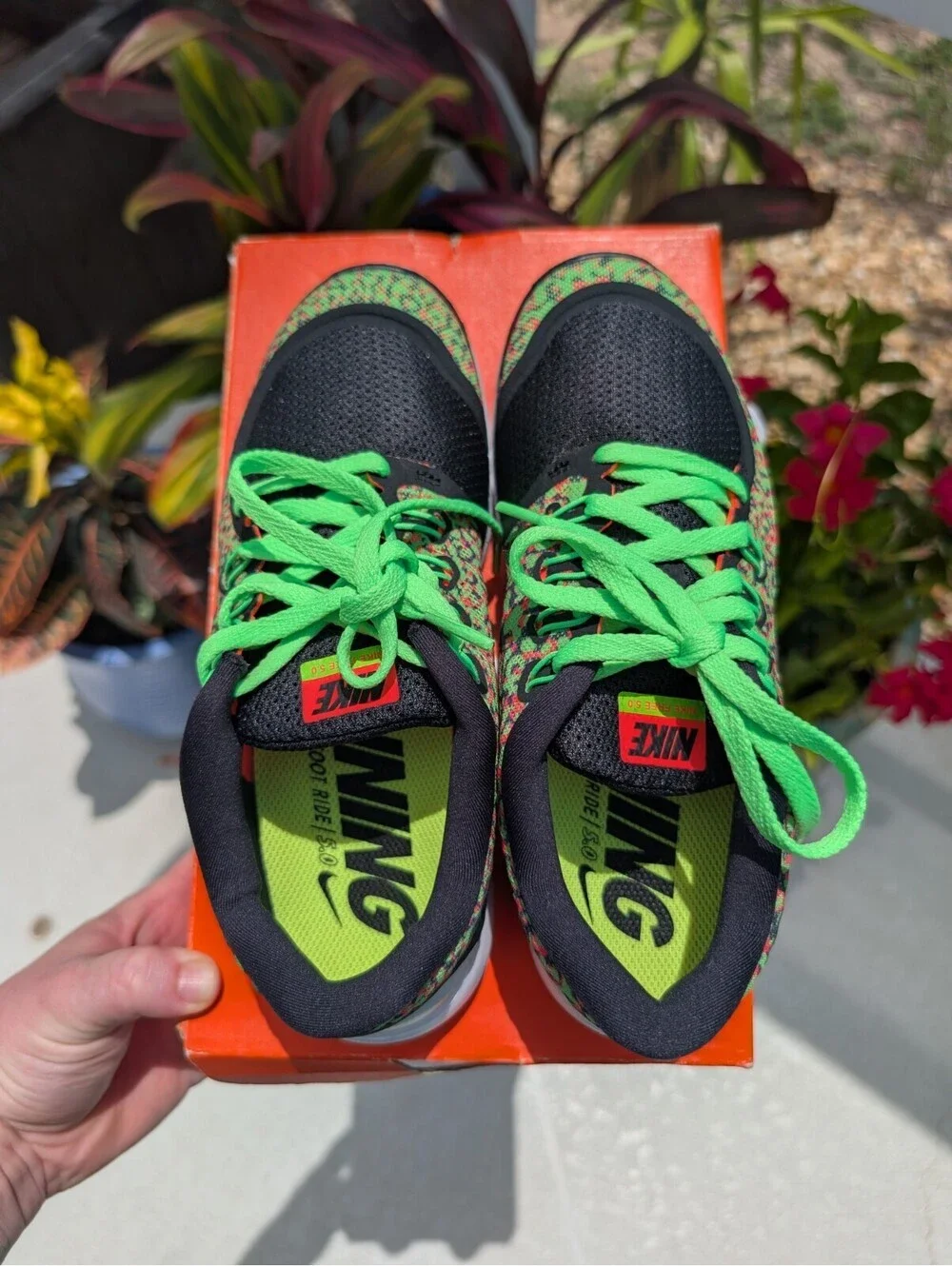 RARE Nike Free 5.0 Women’s Size 7 Running Shoes Voltage Green Orange Flyknit New